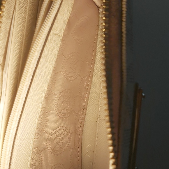 MICHAEL KORS WALLET - Picture 7 of 12